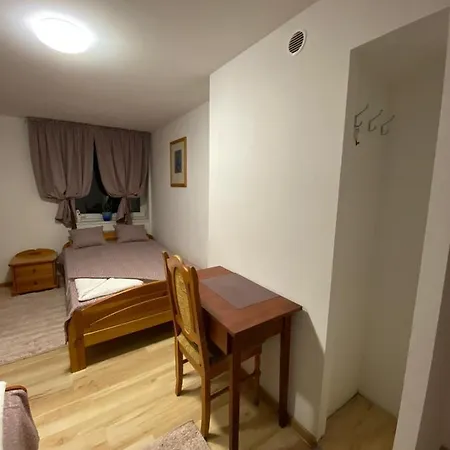 Hostel Piaseczno 호스텔 *