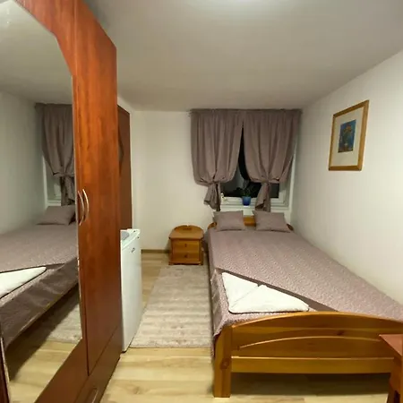 호스텔 Hostel Piaseczno 피아세츠노